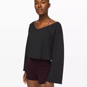 Lululemon Black show your depth top M/L